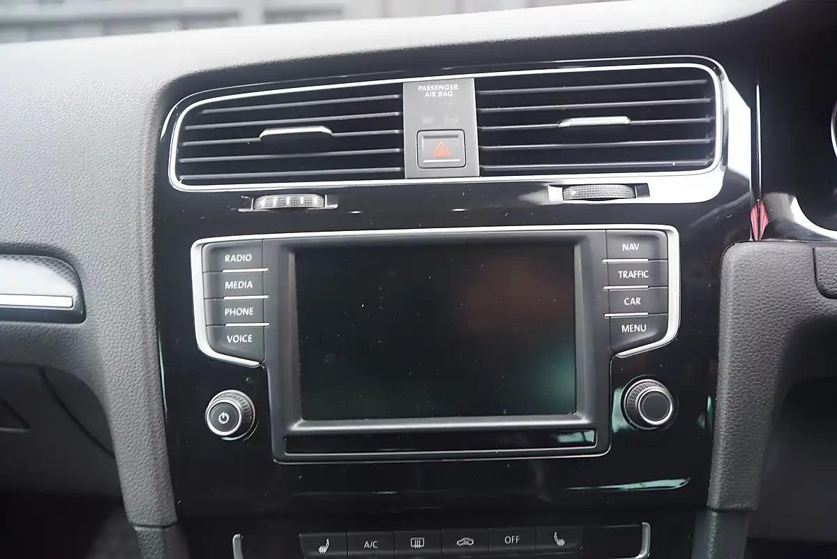 Used 2015 Volkswagen Golf Bluemotion Tech GT Silver - Interior and Exterior details 15