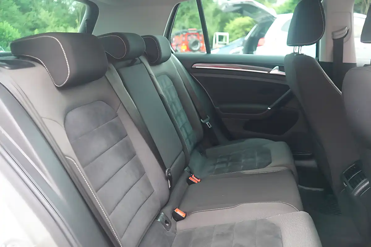 Used 2015 Volkswagen Golf Bluemotion Tech GT Silver - Interior and Exterior details 16