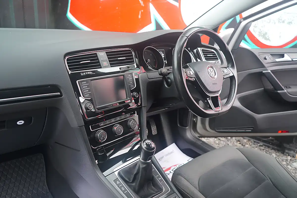 Used 2015 Volkswagen Golf Bluemotion Tech GT Silver - Interior and Exterior details 20