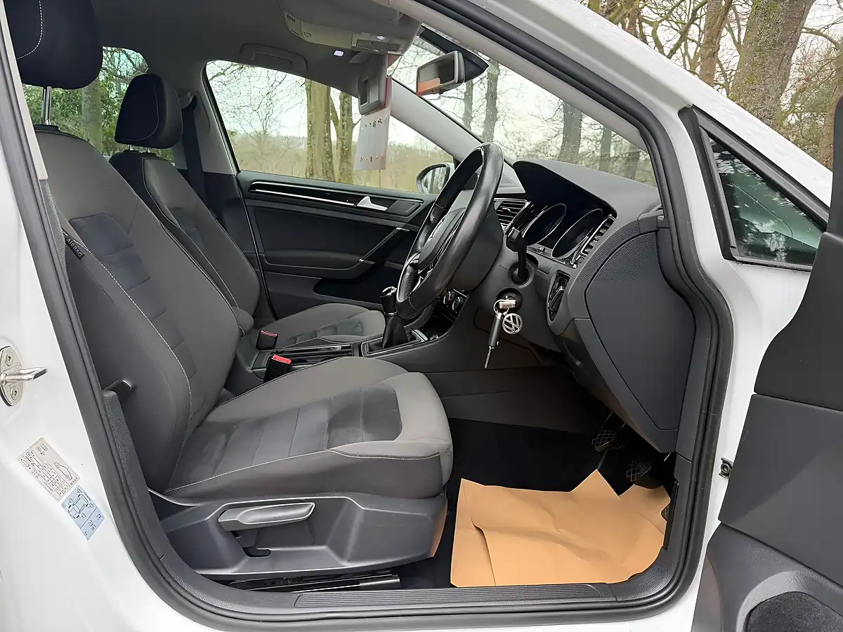 Used 2015 Volkswagen Golf Bluemotion Tech GT White - Interior and Exterior details 10