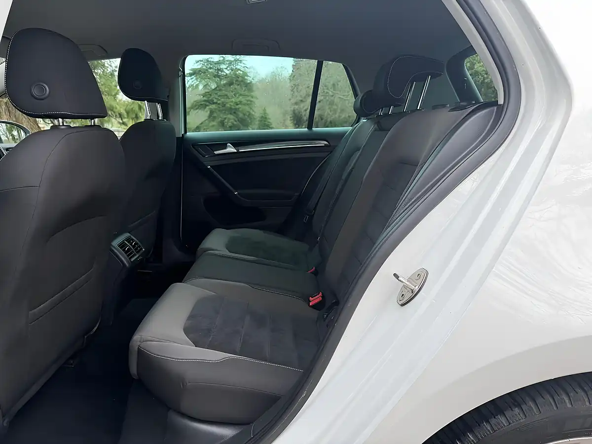 Used 2015 Volkswagen Golf Bluemotion Tech GT White - Interior and Exterior details 11