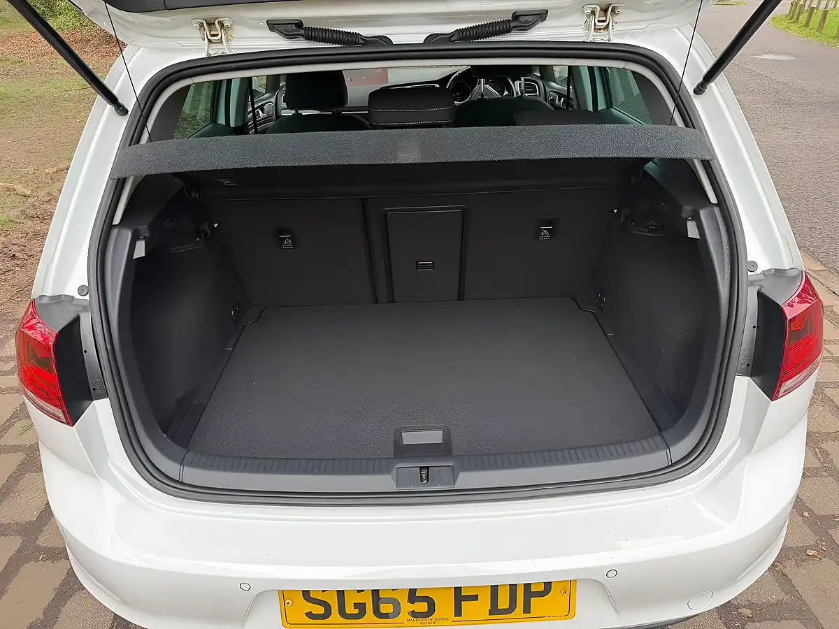 Used 2015 Volkswagen Golf Bluemotion Tech GT White - Interior and Exterior details 16