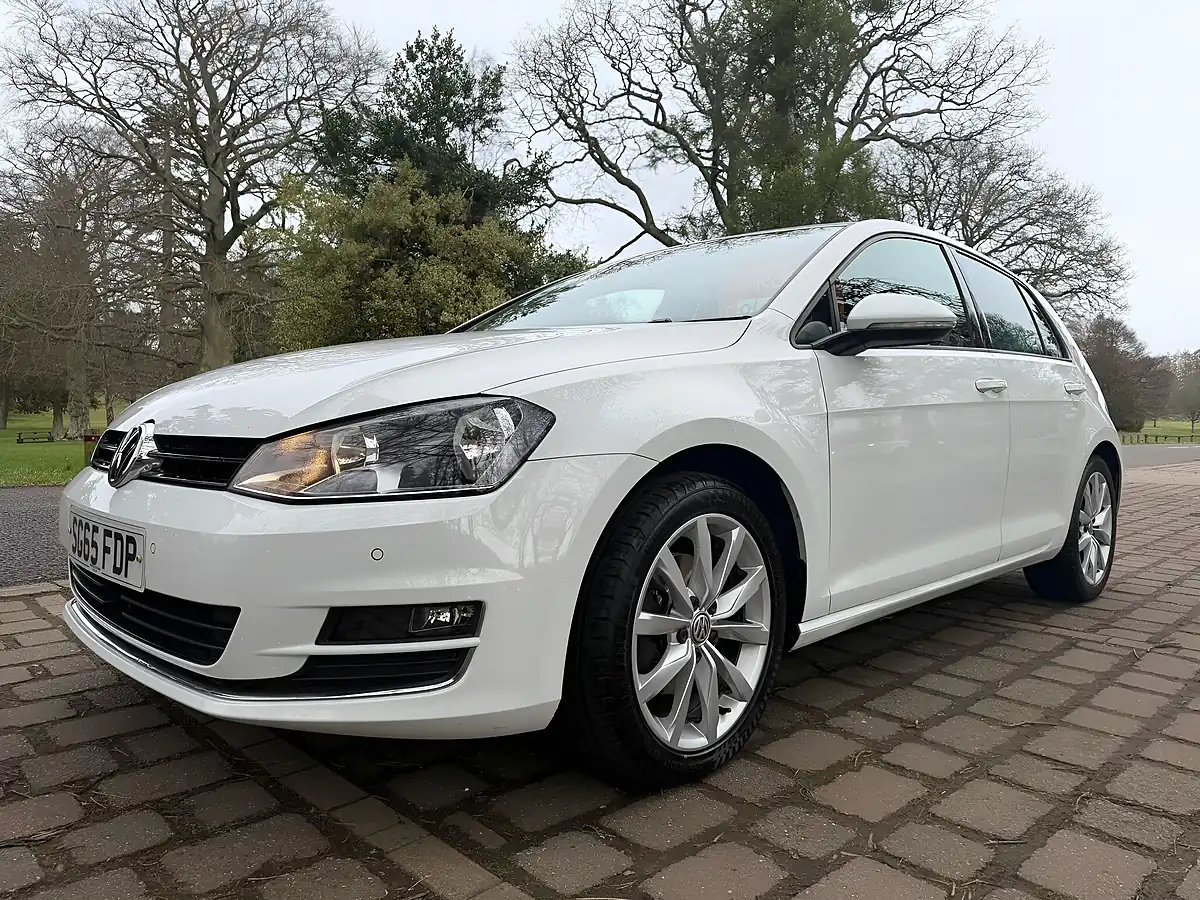 Used 2015 Volkswagen Golf Bluemotion Tech GT White - Interior and Exterior details 2