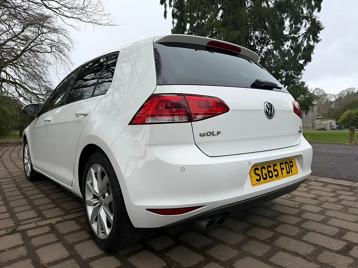 Used 2015 Volkswagen Golf Bluemotion Tech GT White - Interior and Exterior details 3
