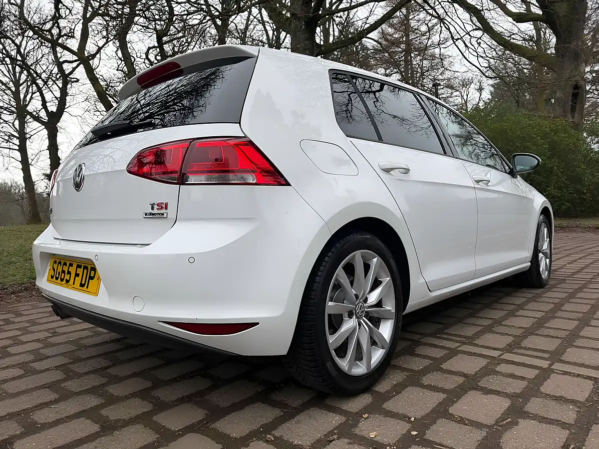 Used 2015 Volkswagen Golf Bluemotion Tech GT White - Interior and Exterior details 4