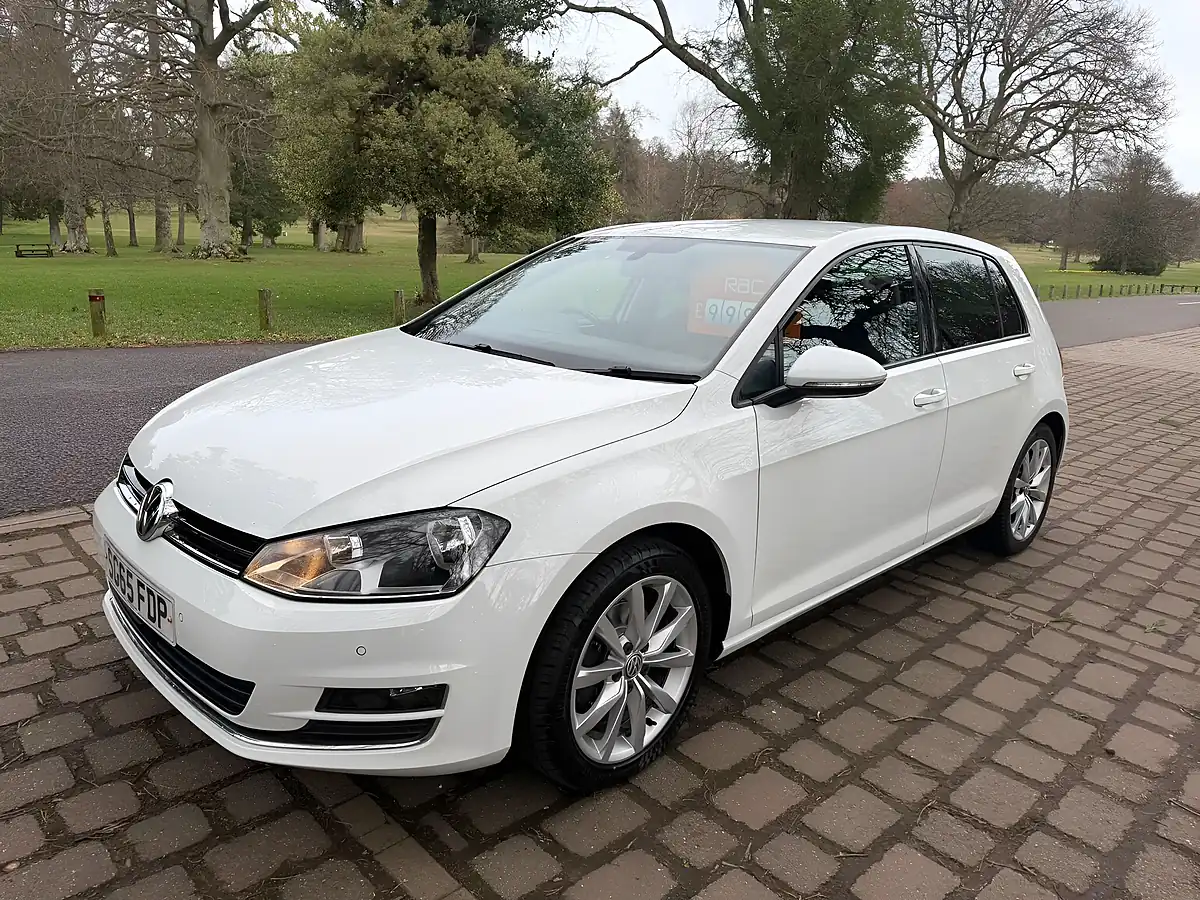 Used 2015 Volkswagen Golf Bluemotion Tech GT White - Interior and Exterior details 5