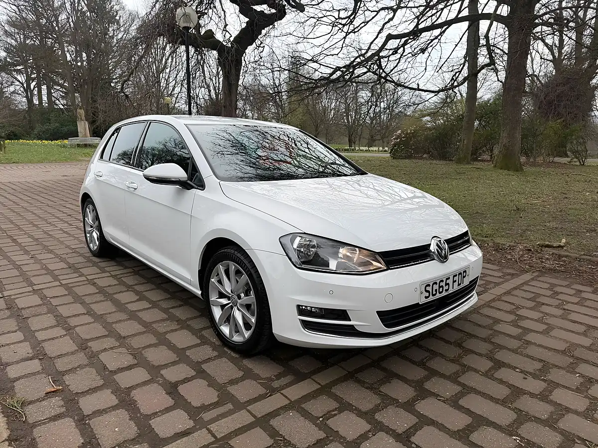 Used 2015 Volkswagen Golf Bluemotion Tech GT White - Interior and Exterior details 6