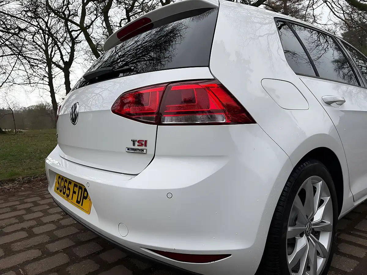 Used 2015 Volkswagen Golf Bluemotion Tech GT White - Interior and Exterior details 8