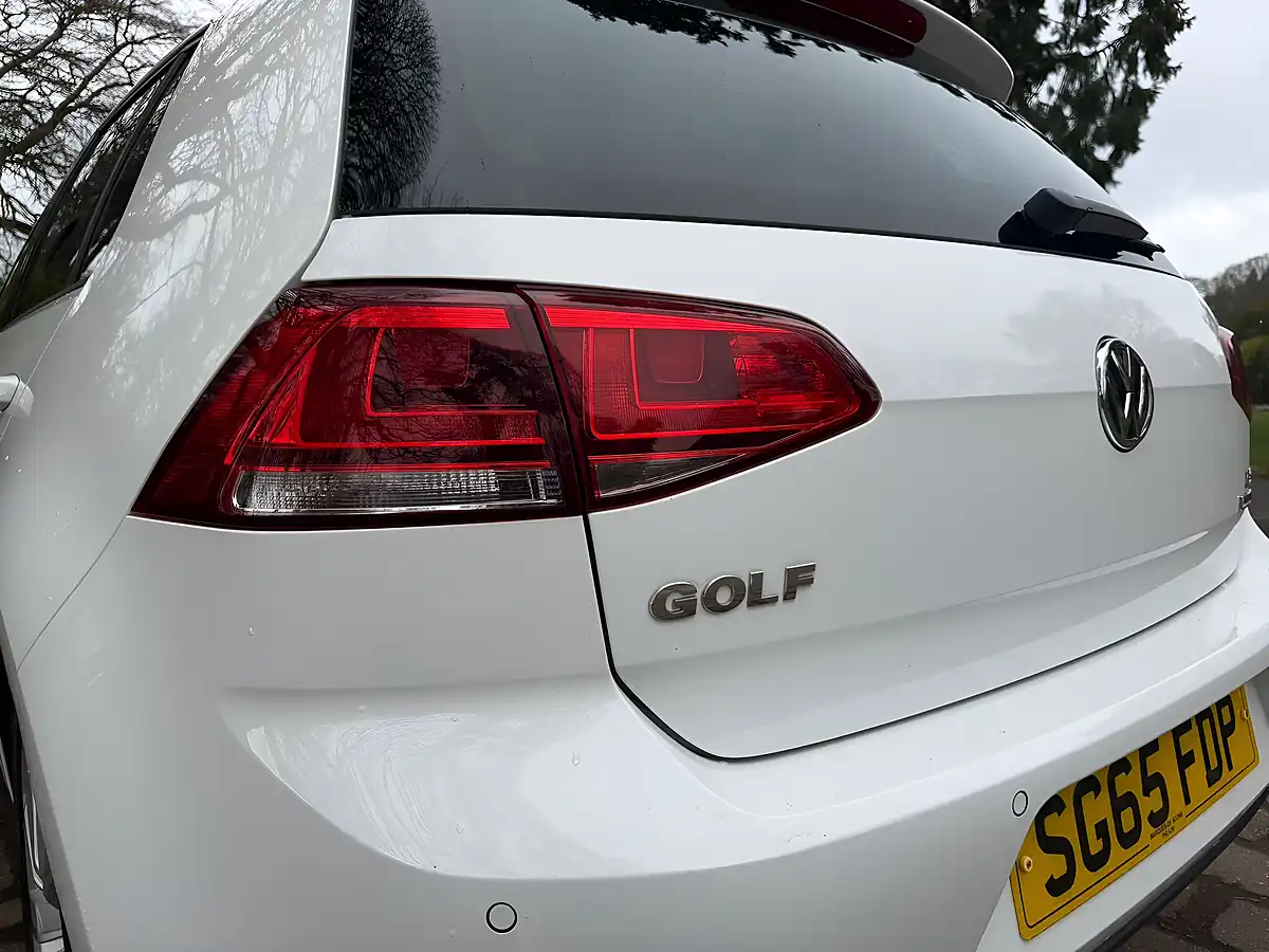 Used 2015 Volkswagen Golf Bluemotion Tech GT White - Interior and Exterior details 9