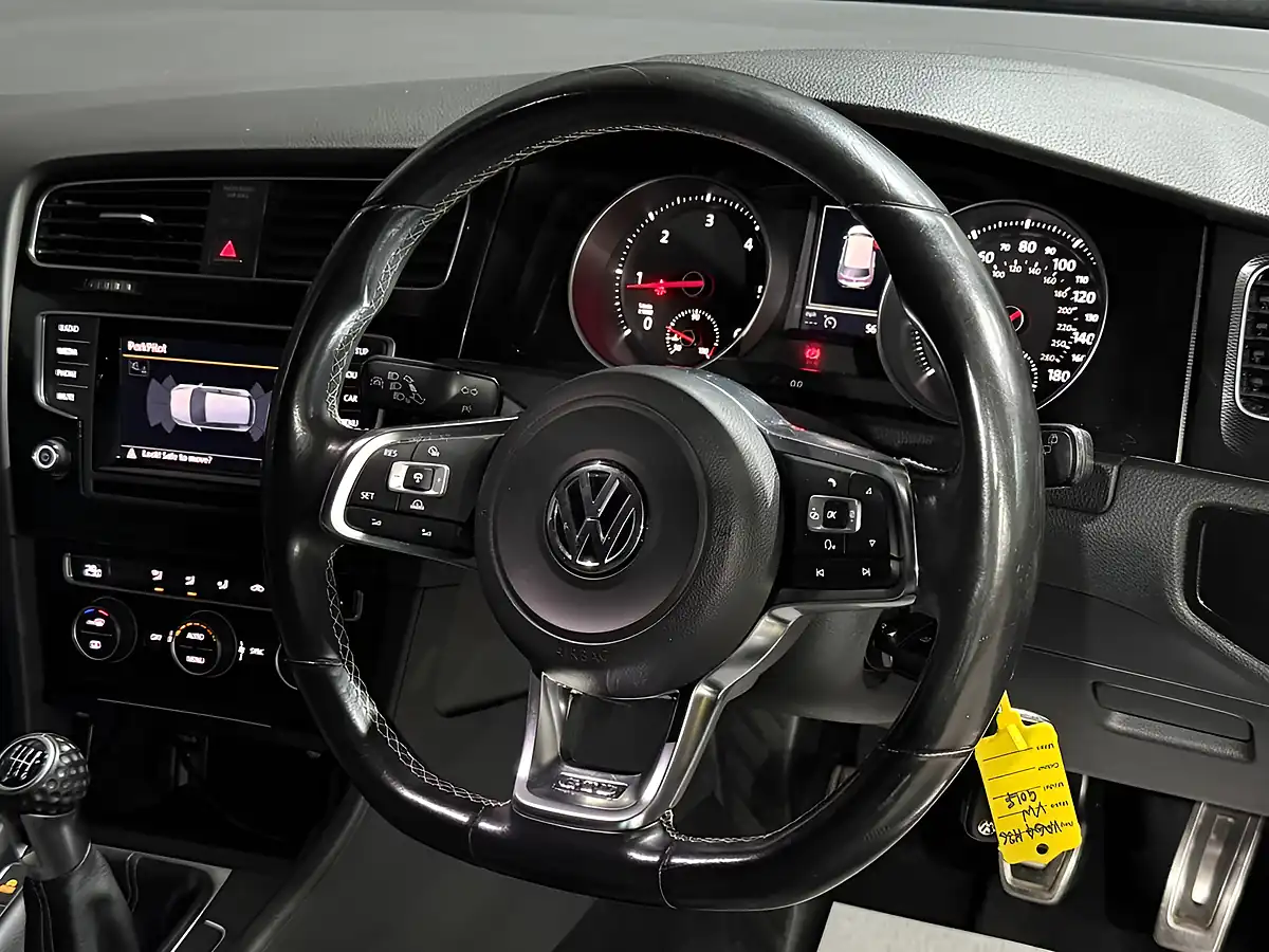 Used 2015 Volkswagen Golf Bluemotion Tech Gtd Black - Interior and Exterior details 10