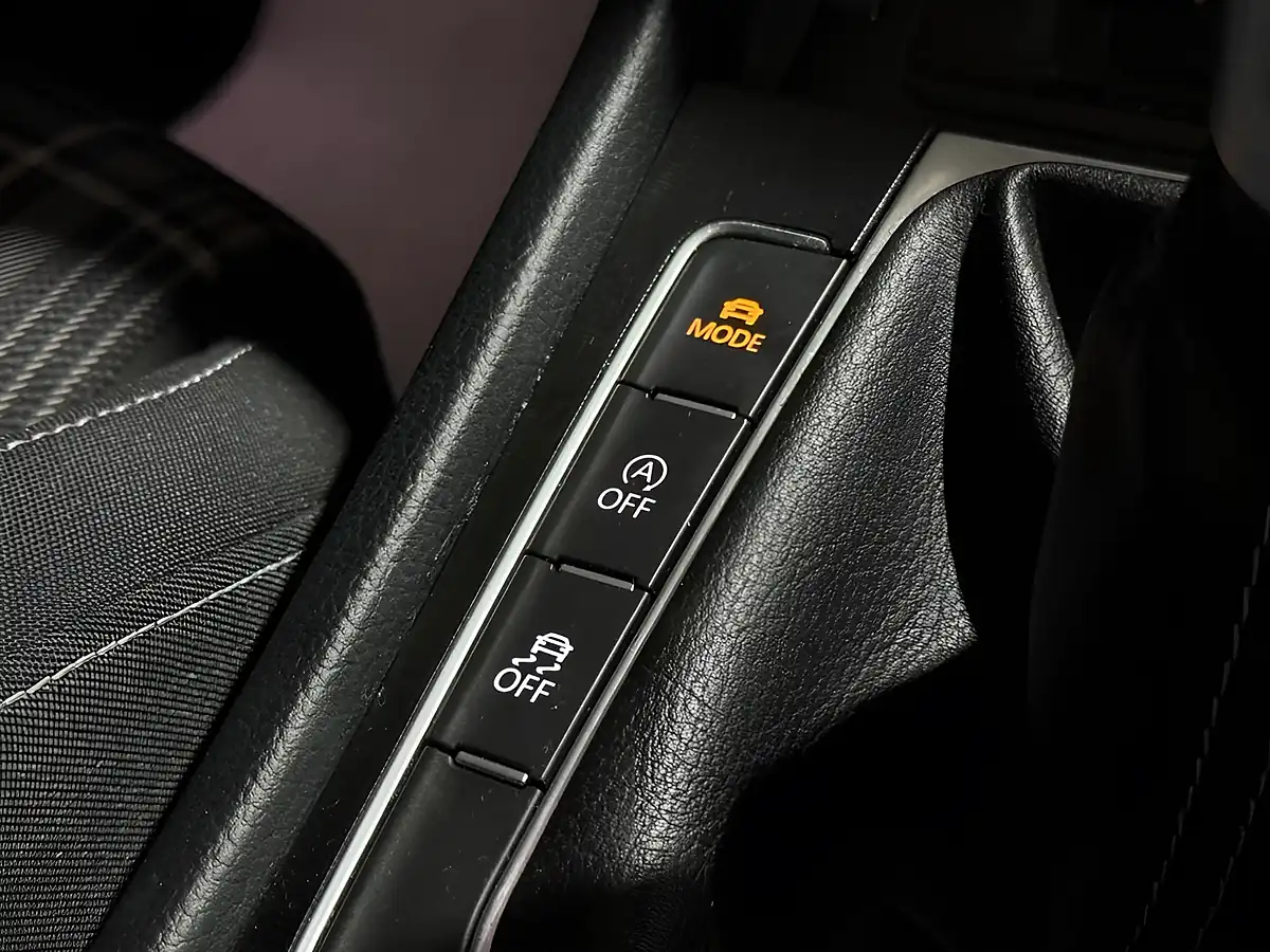Used 2015 Volkswagen Golf Bluemotion Tech Gtd Black - Interior and Exterior details 11