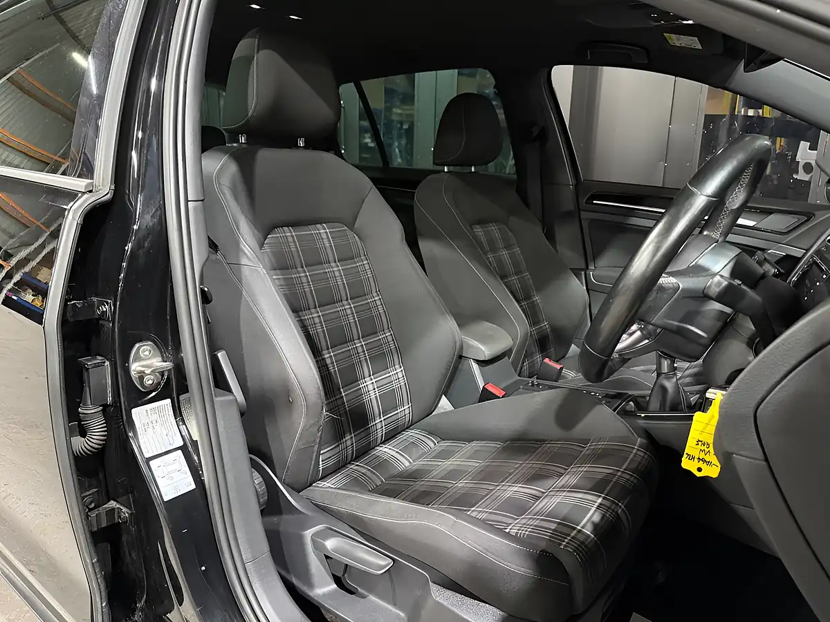 Used 2015 Volkswagen Golf Bluemotion Tech Gtd Black - Interior and Exterior details 12