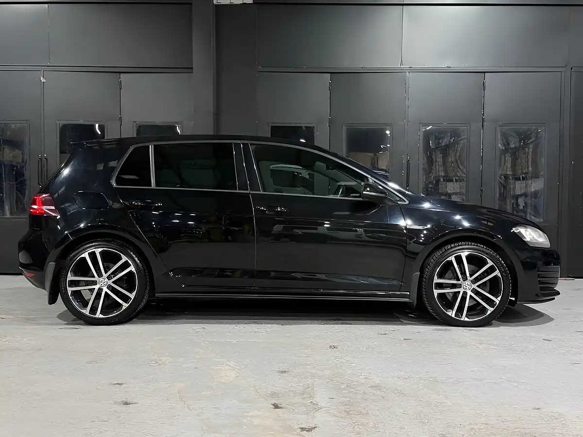 Used 2015 Volkswagen Golf Bluemotion Tech Gtd Black - Interior and Exterior details 4