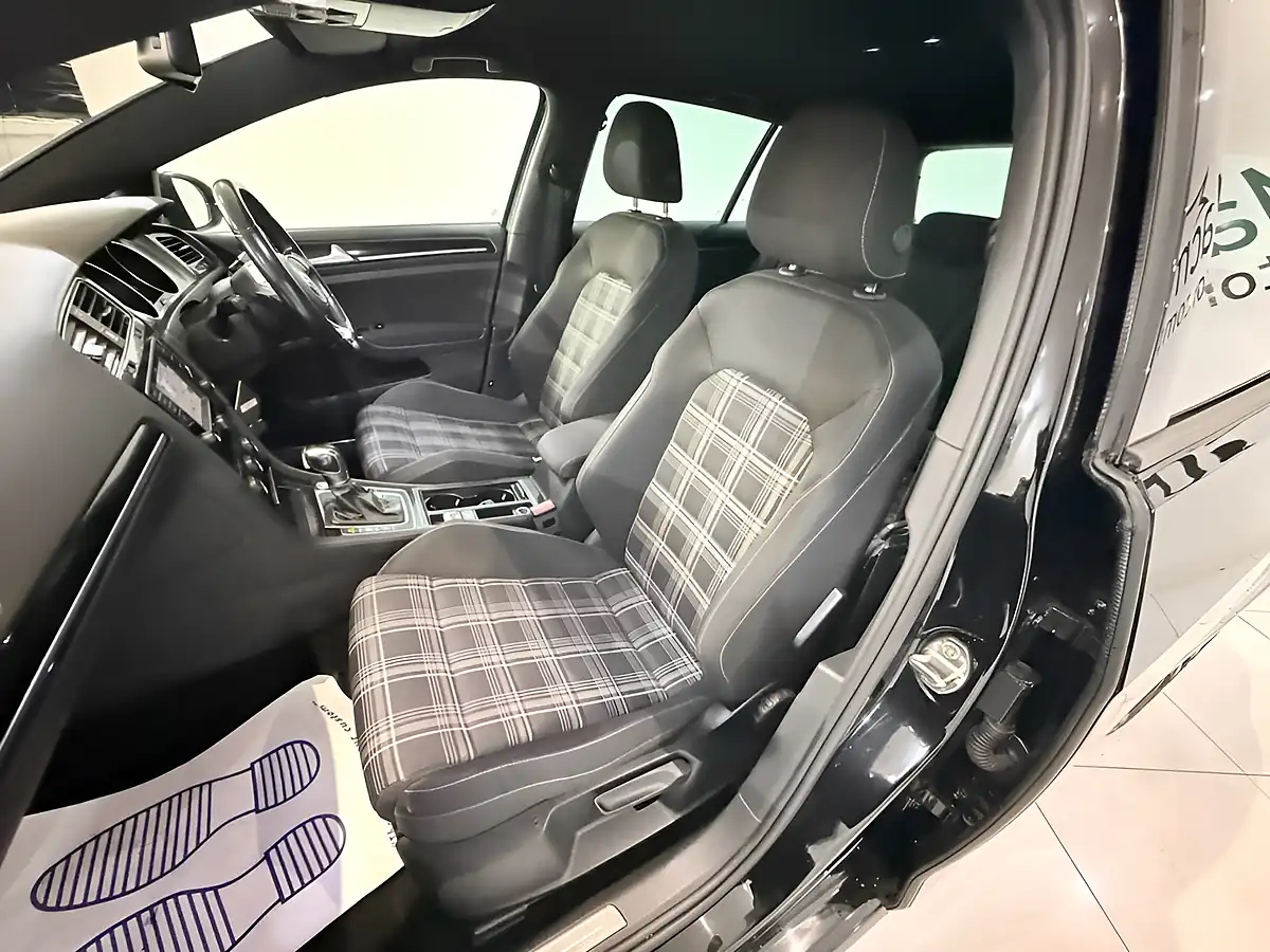 Used 2015 Volkswagen Golf Bluemotion Tech Gtd Black - Interior and Exterior details 12