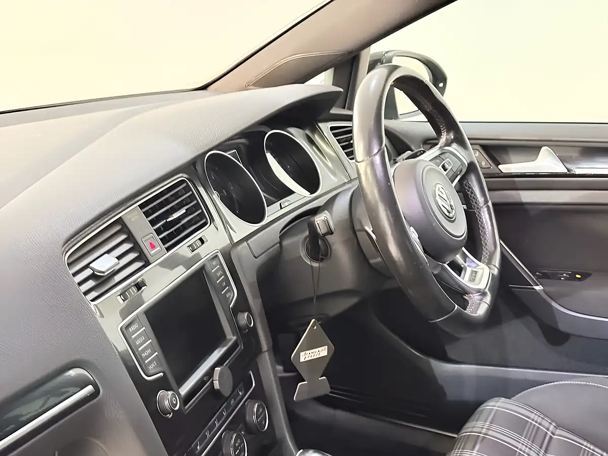 Used 2015 Volkswagen Golf Bluemotion Tech Gtd Black - Interior and Exterior details 14