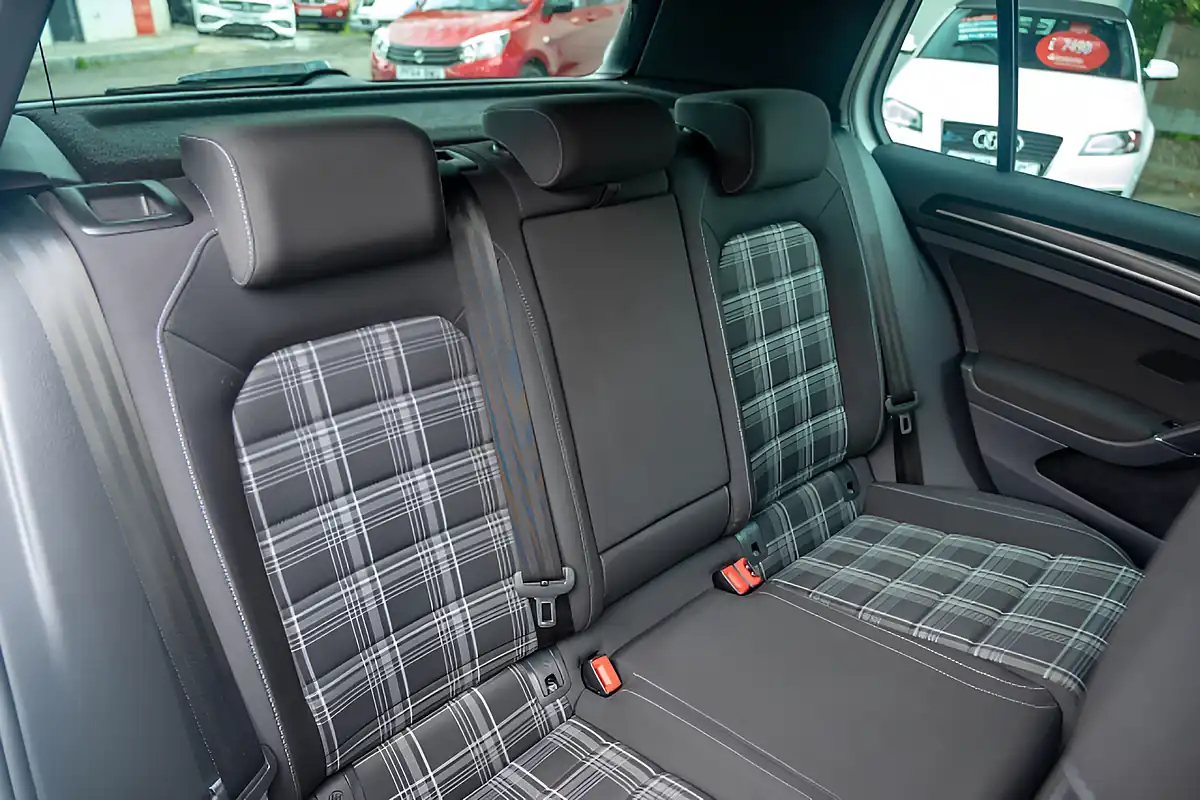 Used 2015 Volkswagen Golf Bluemotion Tech Gtd Pure White - Interior and Exterior details 15