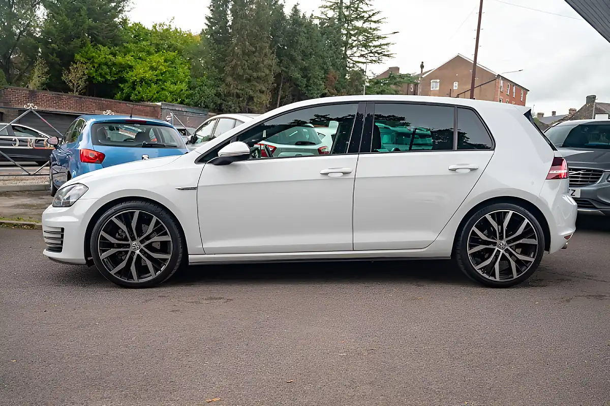 Used 2015 Volkswagen Golf Bluemotion Tech Gtd Pure White - Interior and Exterior details 5