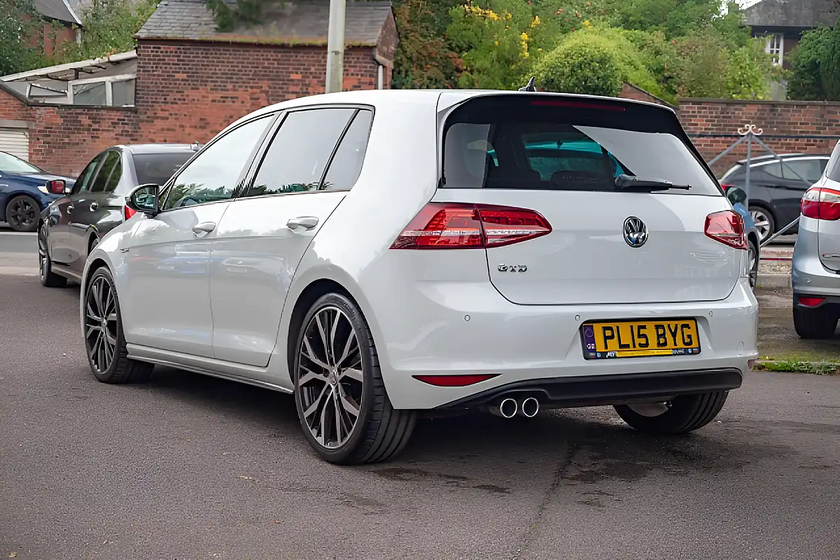 Used 2015 Volkswagen Golf Bluemotion Tech Gtd Pure White - Interior and Exterior details 6