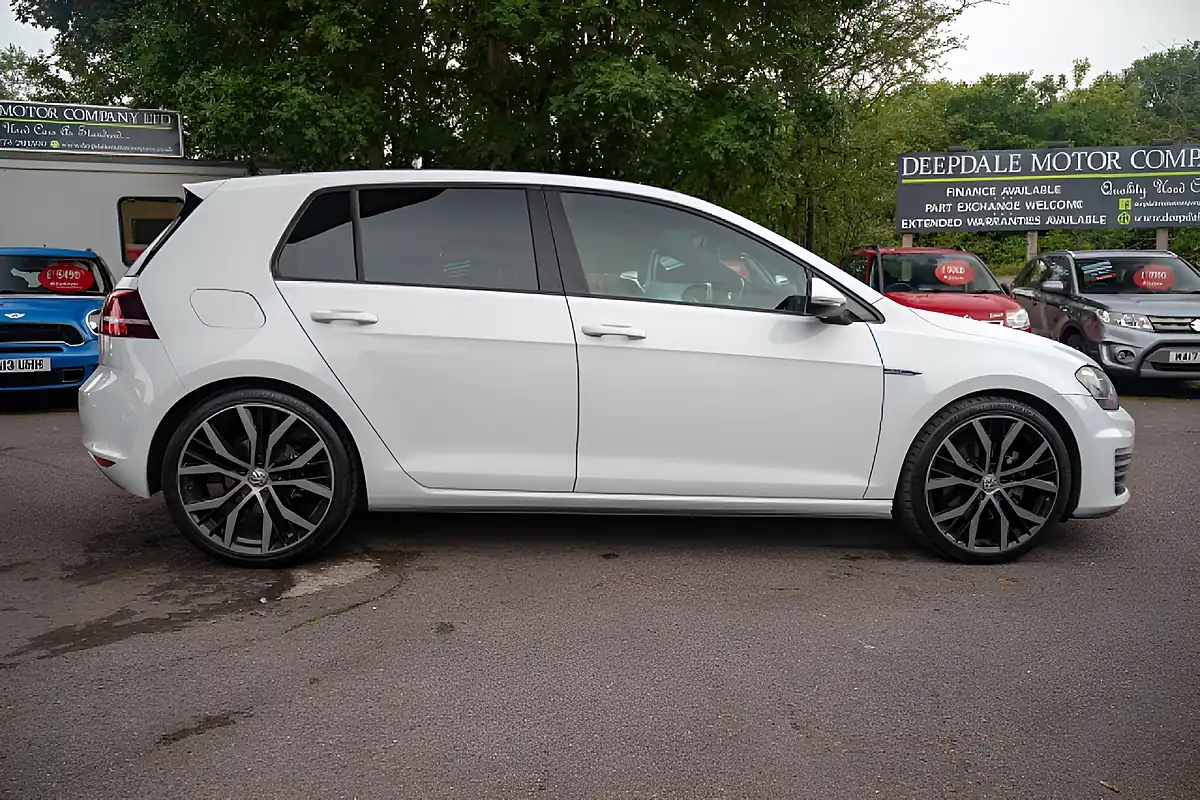 Used 2015 Volkswagen Golf Bluemotion Tech Gtd Pure White - Interior and Exterior details 9