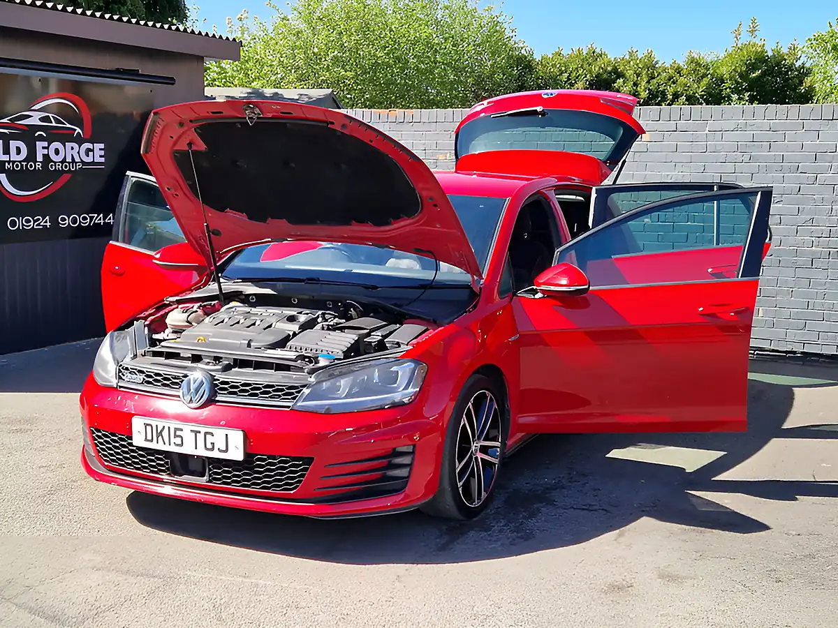 Used 2015 Volkswagen Golf Bluemotion Tech Gtd Red - Interior and Exterior details 10