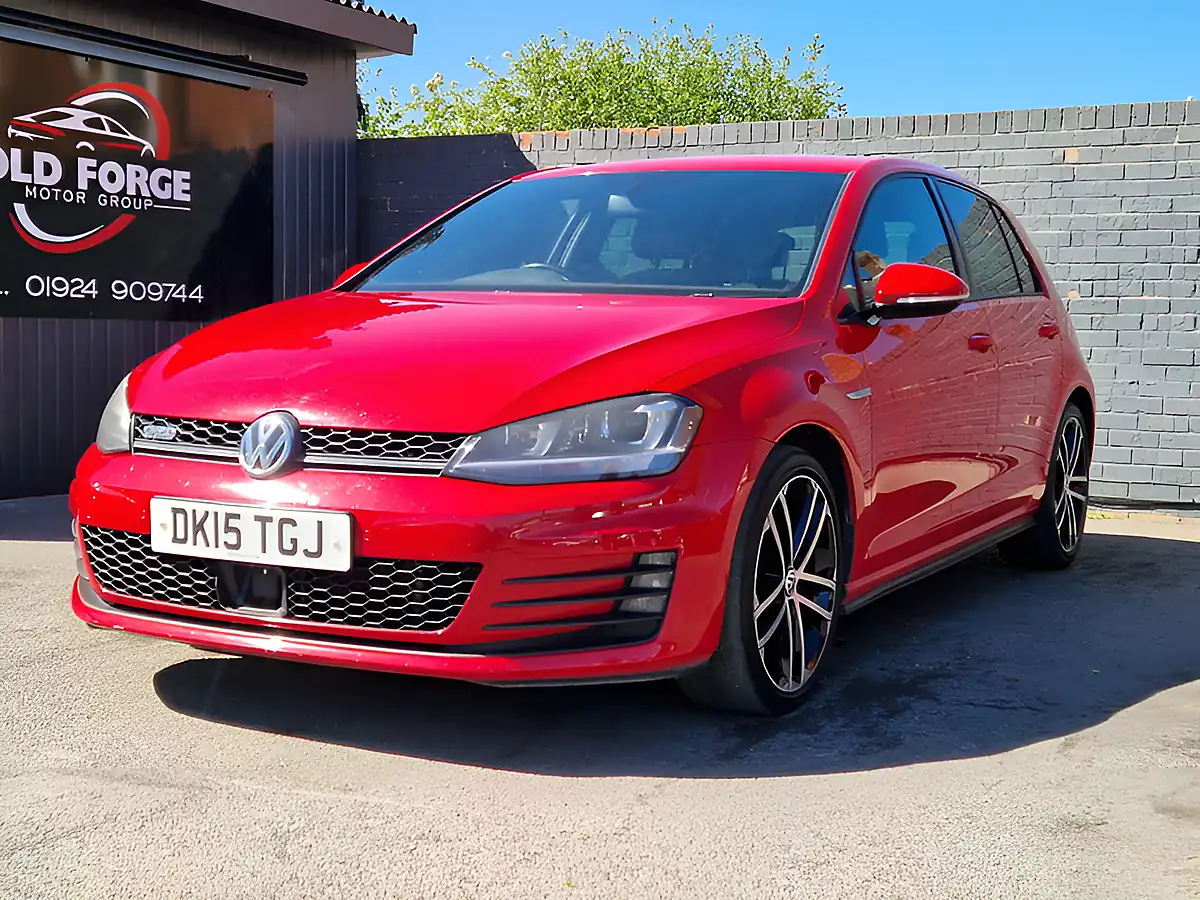 Used 2015 Volkswagen Golf Bluemotion Tech Gtd Red - Interior and Exterior details 11