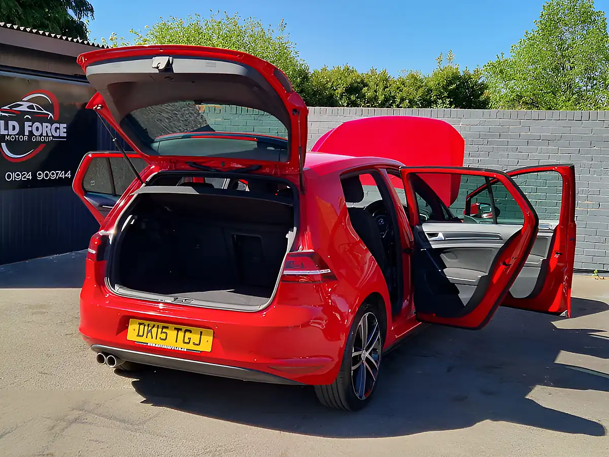 Used 2015 Volkswagen Golf Bluemotion Tech Gtd Red - Interior and Exterior details 12