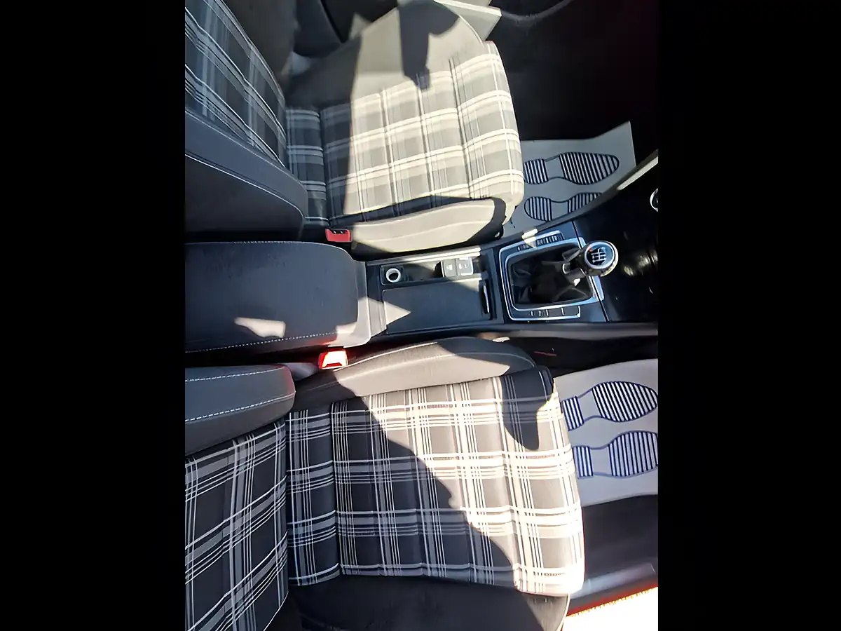 Used 2015 Volkswagen Golf Bluemotion Tech Gtd Red - Interior and Exterior details 14