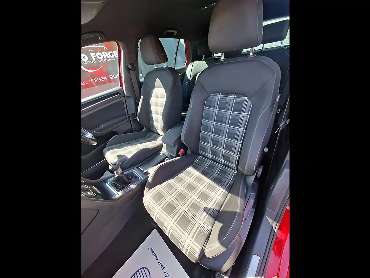 Used 2015 Volkswagen Golf Bluemotion Tech Gtd Red - Interior and Exterior details 16