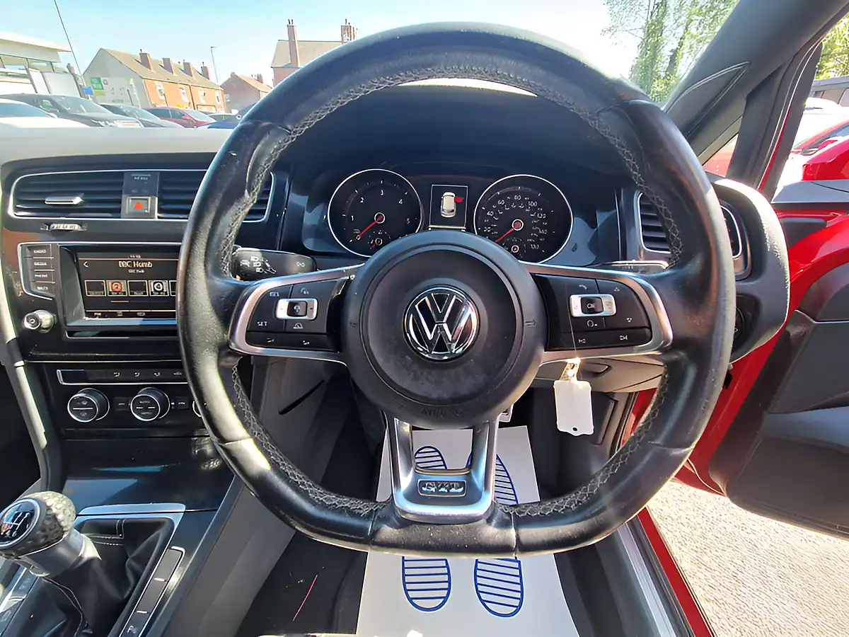 Used 2015 Volkswagen Golf Bluemotion Tech Gtd Red - Interior and Exterior details 18