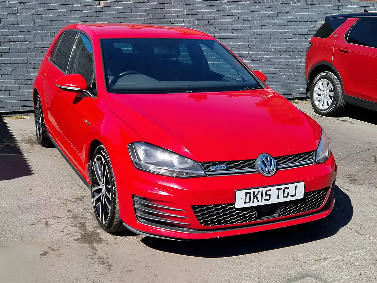 Used 2015 Volkswagen Golf Bluemotion Tech Gtd Red - Interior and Exterior details 3