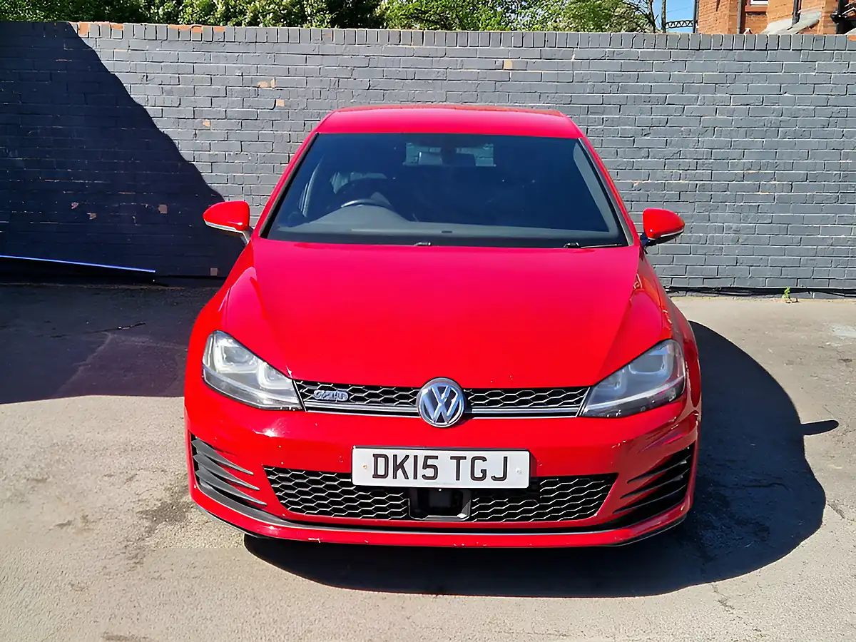 Used 2015 Volkswagen Golf Bluemotion Tech Gtd Red - Interior and Exterior details 4