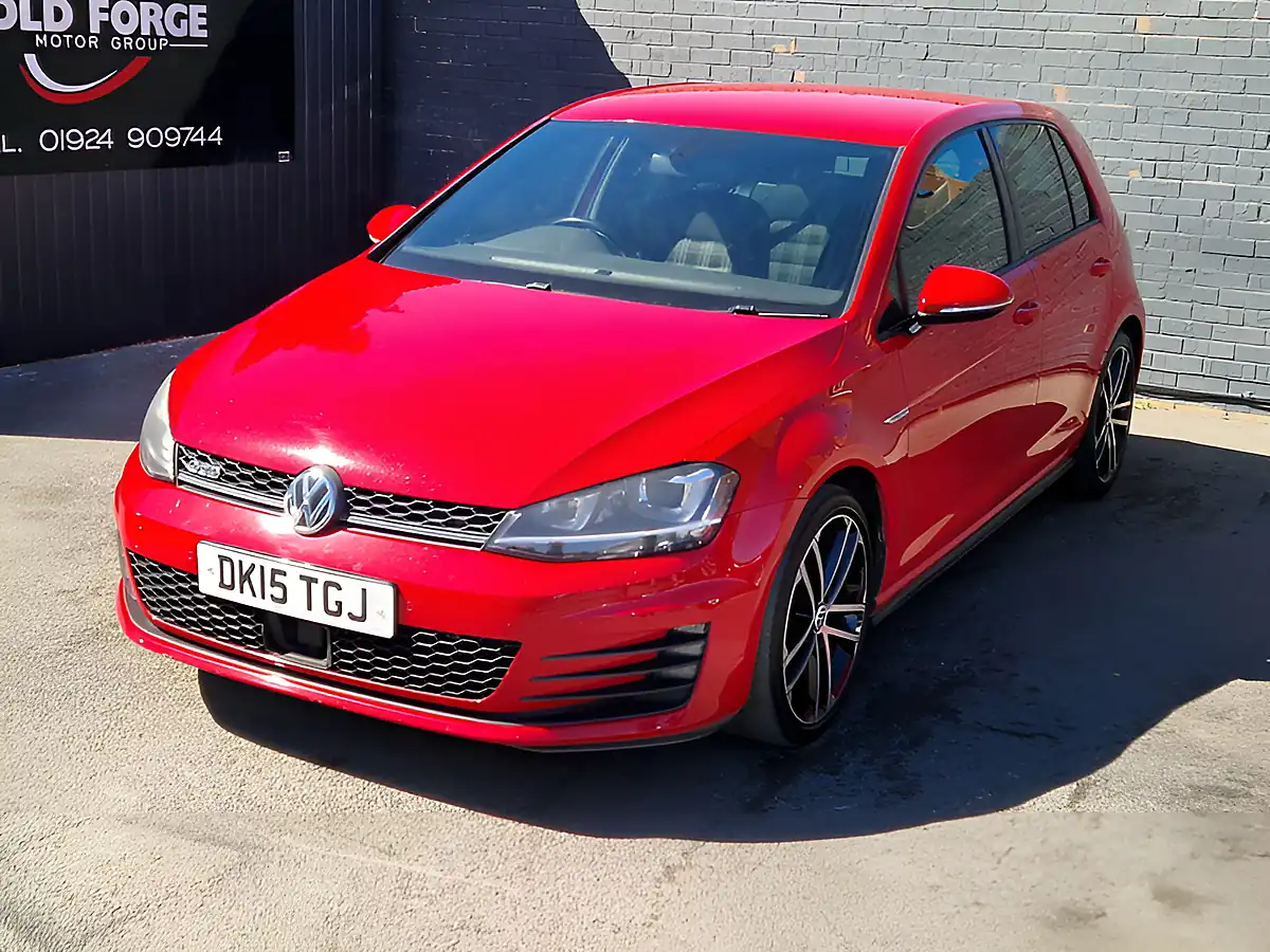Used 2015 Volkswagen Golf Bluemotion Tech Gtd Red - Interior and Exterior details 5
