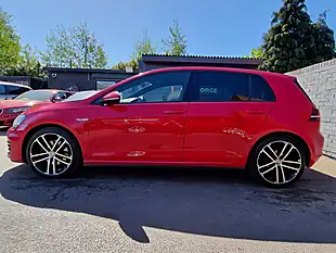 Used 2015 Volkswagen Golf Bluemotion Tech Gtd Red - Interior and Exterior details 6