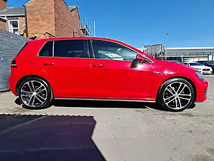 Used 2015 Volkswagen Golf Bluemotion Tech Gtd Red - Interior and Exterior details 7