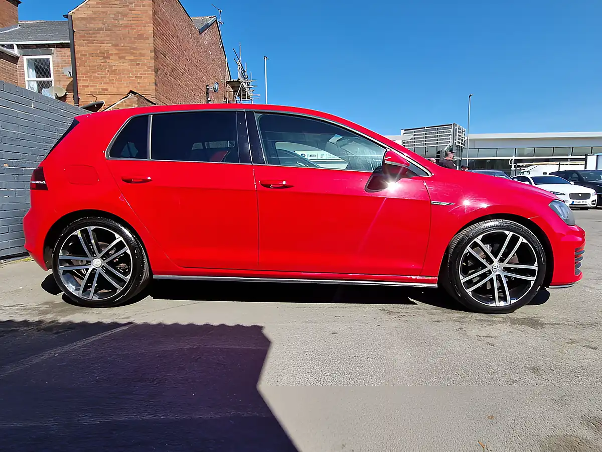 Used 2015 Volkswagen Golf Bluemotion Tech Gtd Red - Interior and Exterior details 7