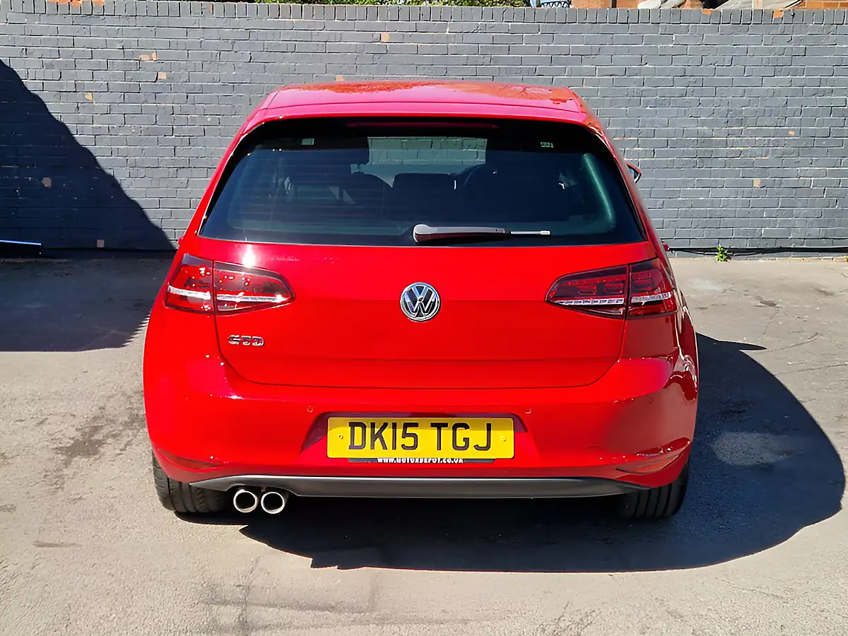 Used 2015 Volkswagen Golf Bluemotion Tech Gtd Red - Interior and Exterior details 8