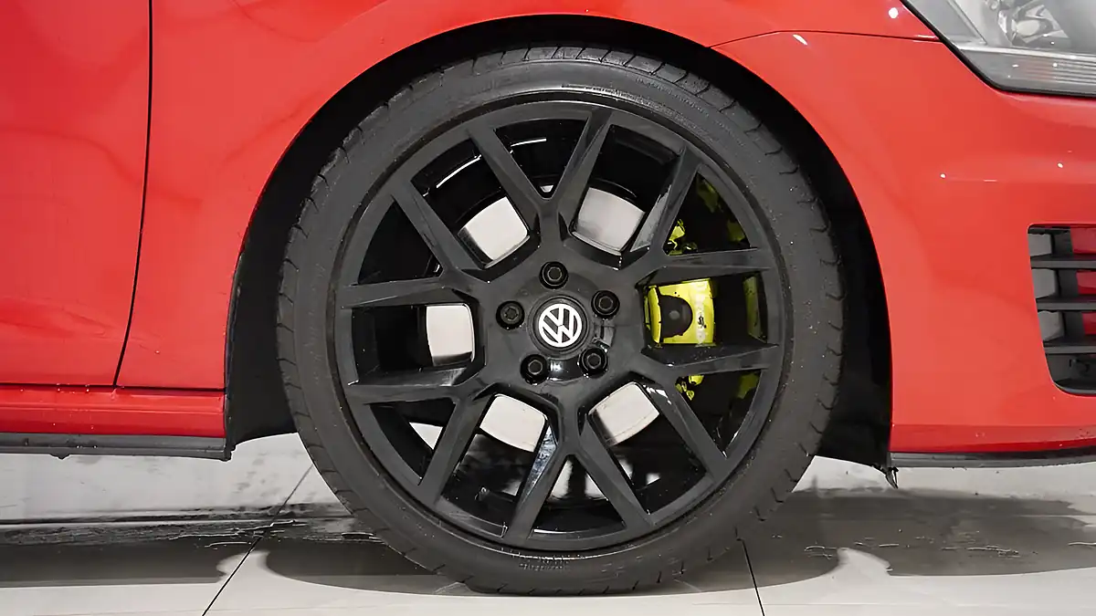 Used 2015 Volkswagen Golf Bluemotion Tech Gtd Red - Interior and Exterior details 12