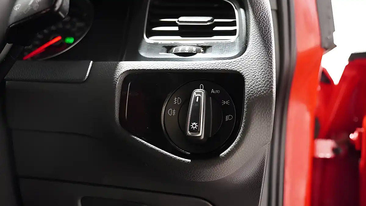 Used 2015 Volkswagen Golf Bluemotion Tech Gtd Red - Interior and Exterior details 14