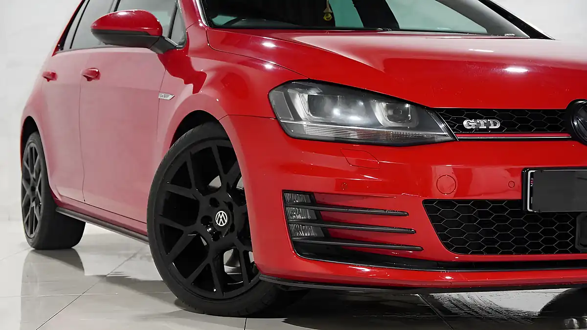 Used 2015 Volkswagen Golf Bluemotion Tech Gtd Red - Interior and Exterior details 18