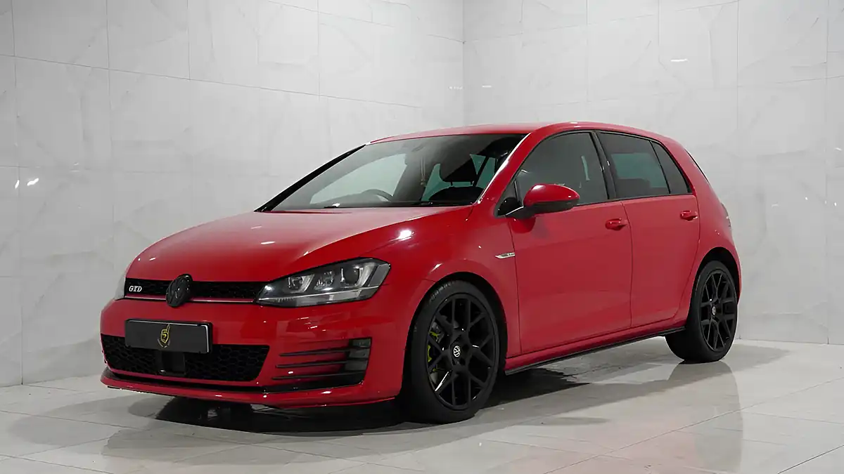 Used 2015 Volkswagen Golf Bluemotion Tech Gtd Red - Interior and Exterior details 3