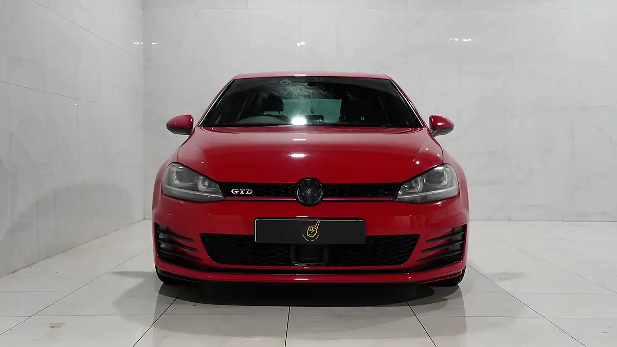Used 2015 Volkswagen Golf Bluemotion Tech Gtd Red - Interior and Exterior details 4