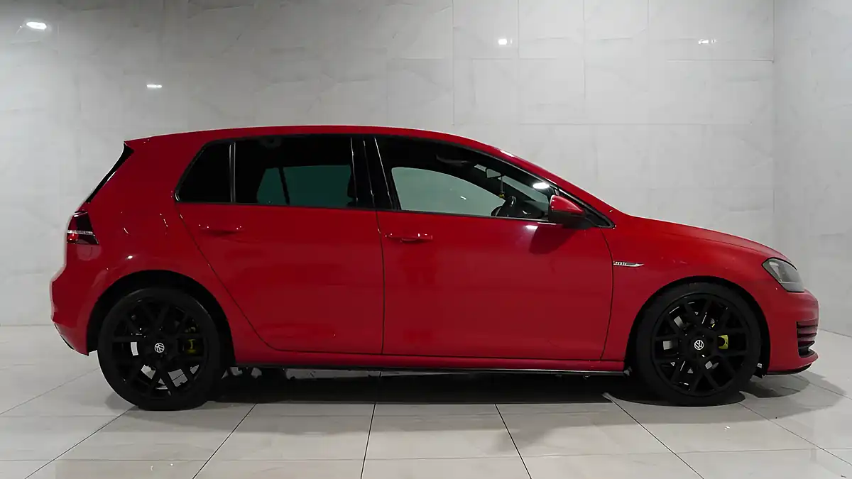 Used 2015 Volkswagen Golf Bluemotion Tech Gtd Red - Interior and Exterior details 7