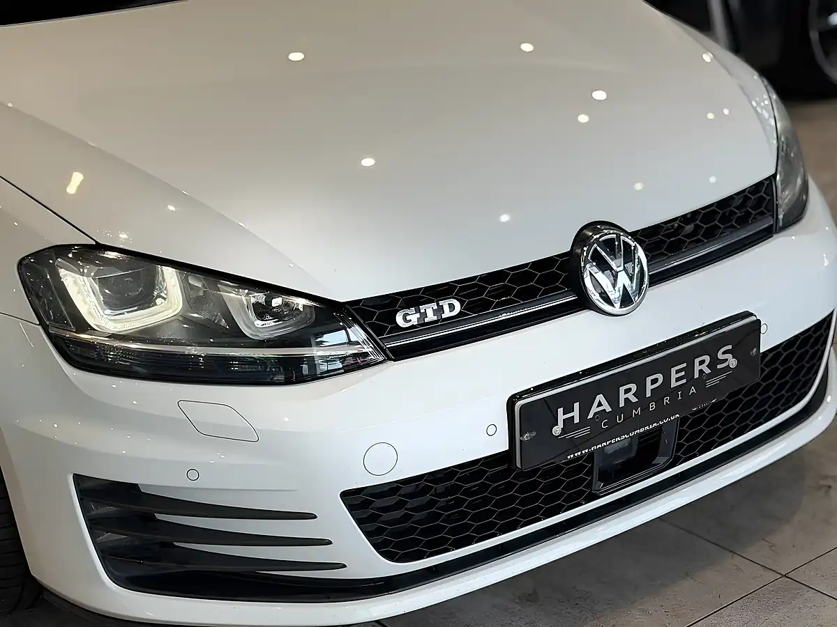 Used 2015 Volkswagen Golf Bluemotion Tech Gtd White - Interior and Exterior details 11