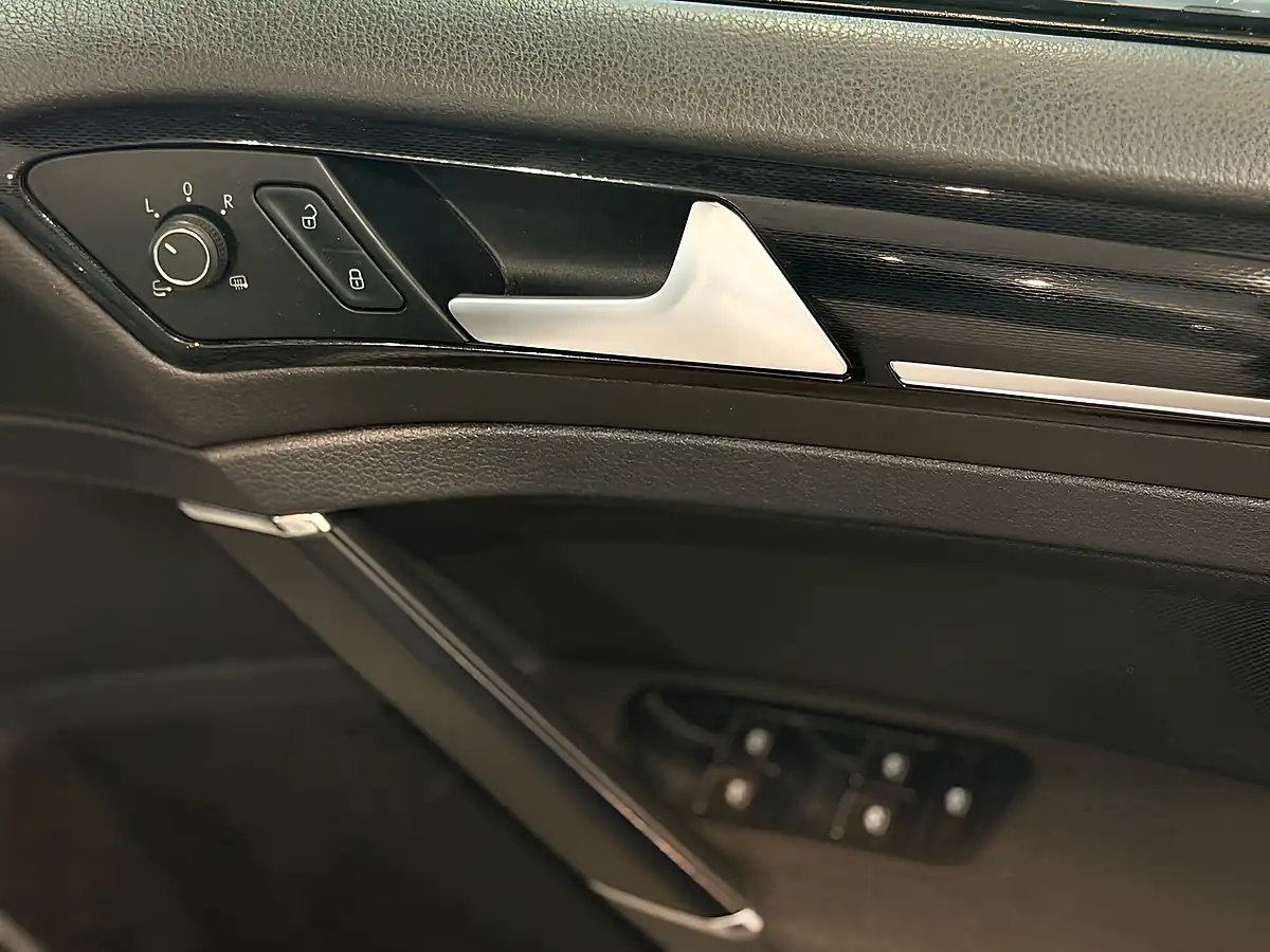 Used 2015 Volkswagen Golf Bluemotion Tech Gtd White - Interior and Exterior details 13