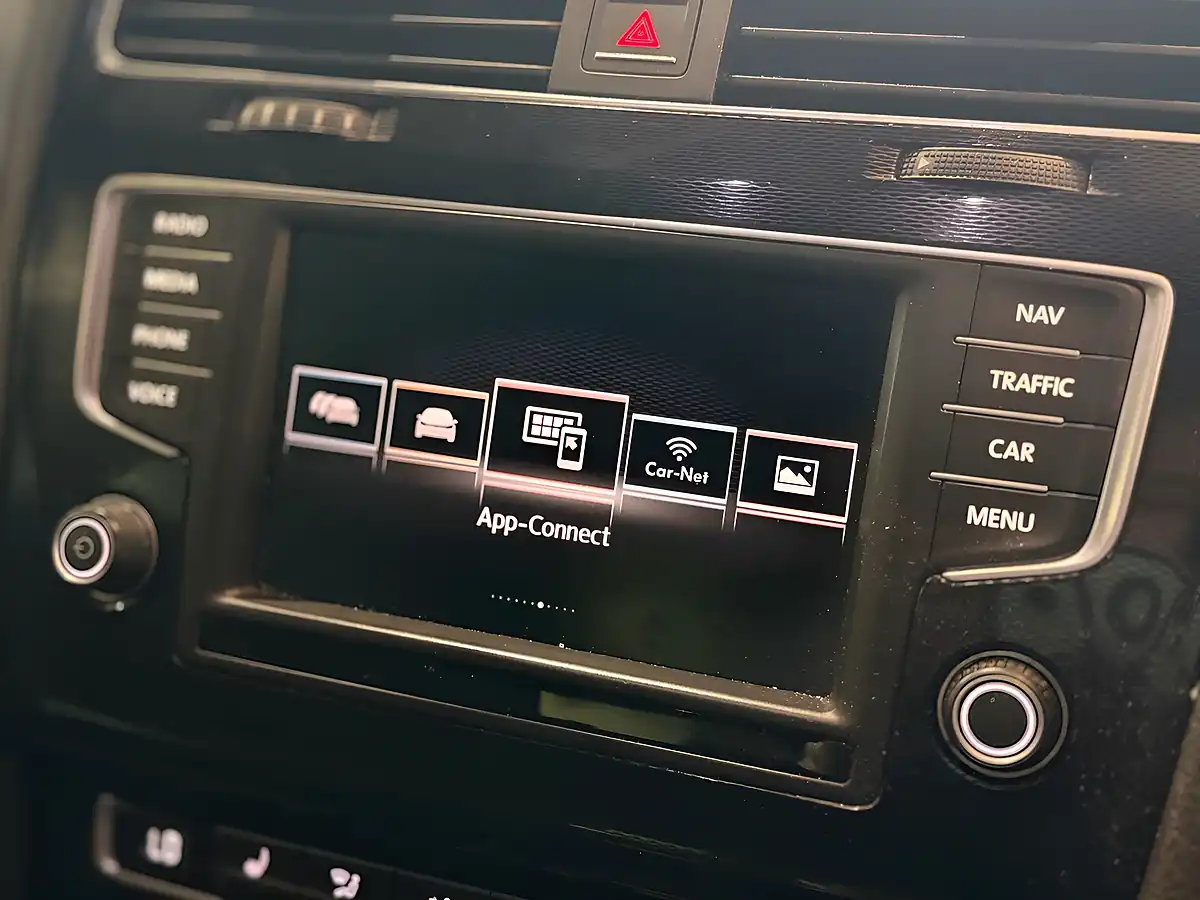 Used 2015 Volkswagen Golf Bluemotion Tech Gtd White - Interior and Exterior details 14