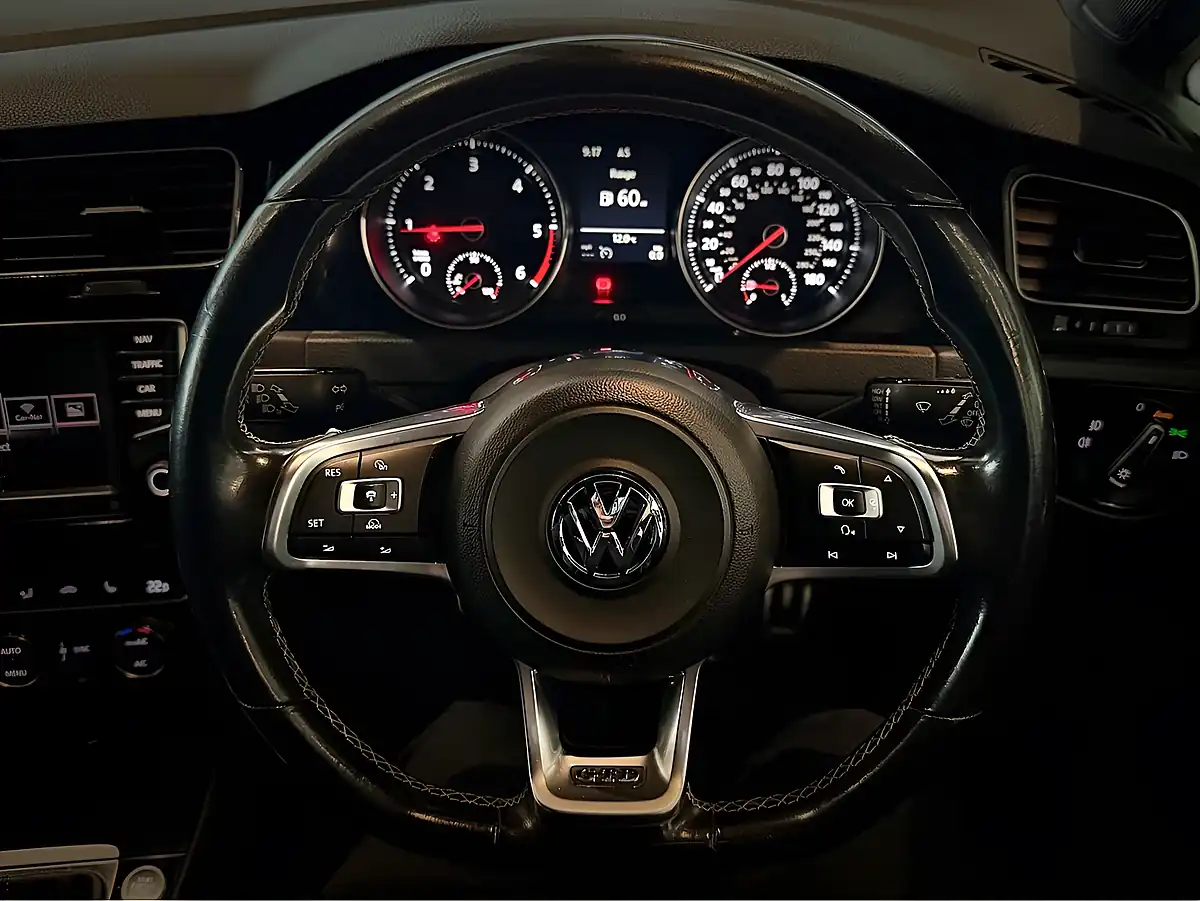 Used 2015 Volkswagen Golf Bluemotion Tech Gtd White - Interior and Exterior details 15
