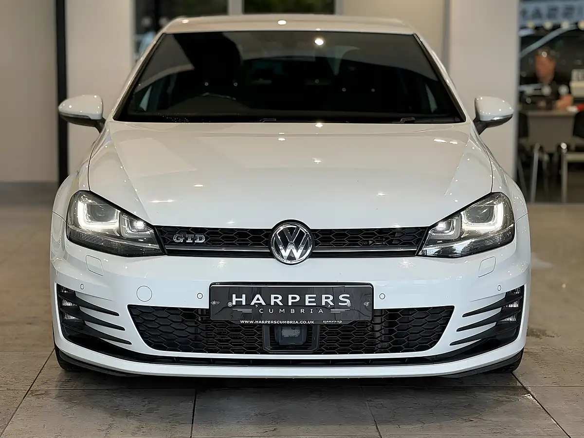 Used 2015 Volkswagen Golf Bluemotion Tech Gtd White - Interior and Exterior details 2