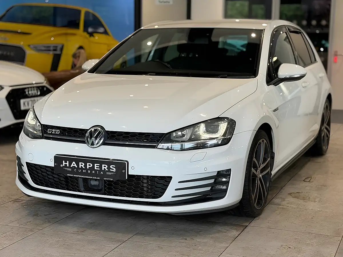Used 2015 Volkswagen Golf Bluemotion Tech Gtd White - Interior and Exterior details 3