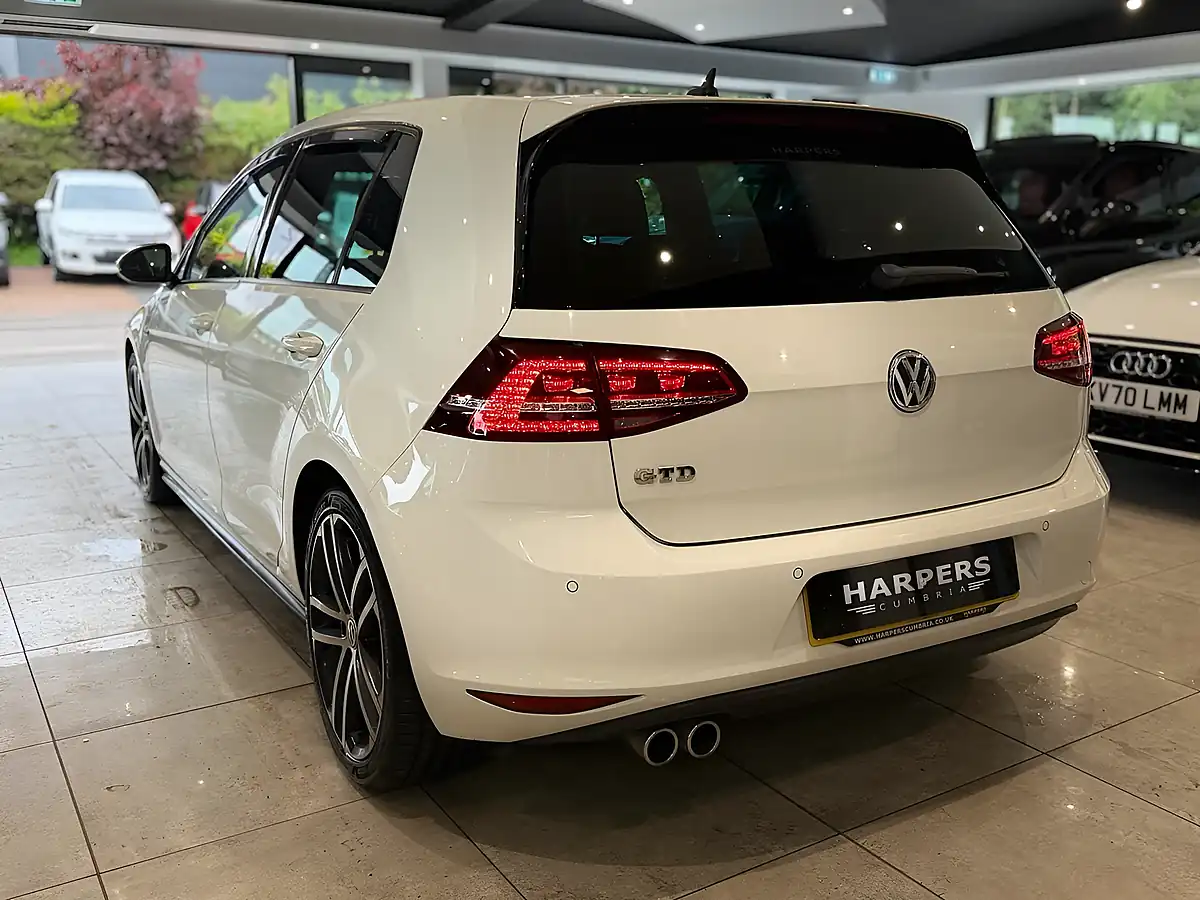Used 2015 Volkswagen Golf Bluemotion Tech Gtd White - Interior and Exterior details 5