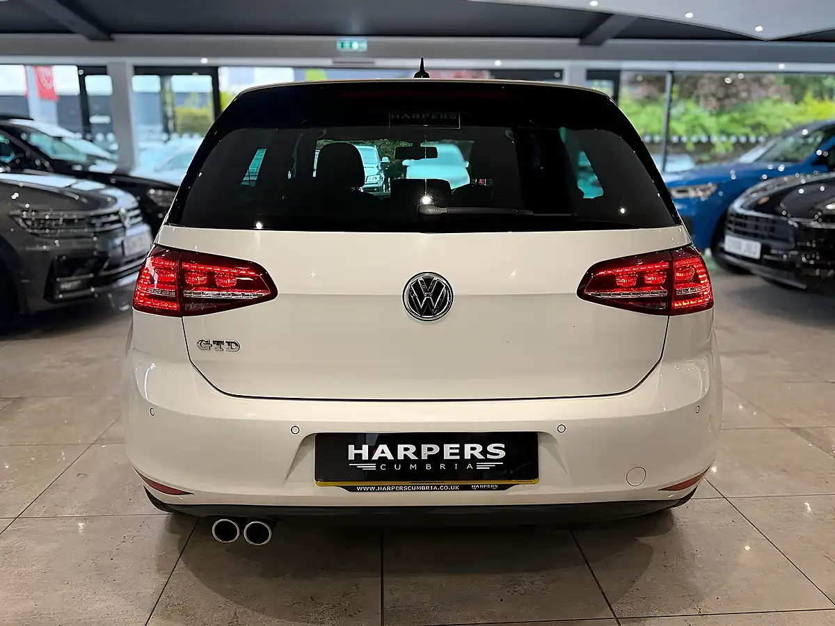 Used 2015 Volkswagen Golf Bluemotion Tech Gtd White - Interior and Exterior details 6